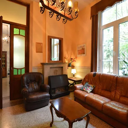 Сasa de vacaciones Delightful With Meadow View