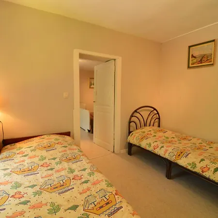 Delightful With Meadow View Сasa de vacaciones Grimonster