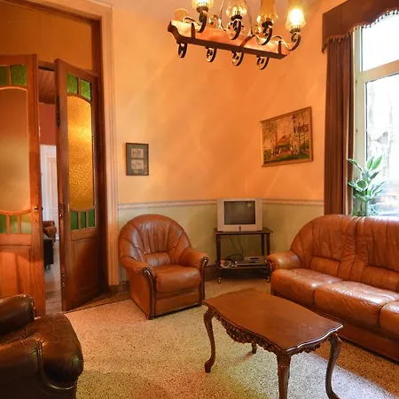 Сasa de vacaciones Delightful With Meadow View