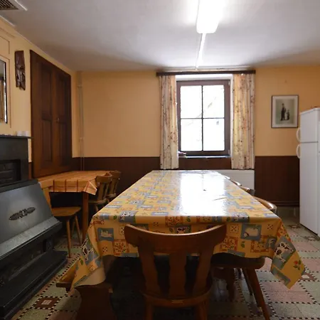 Delightful With Meadow View Сasa de vacaciones
